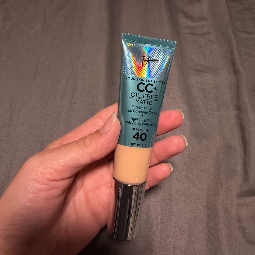 IT Cosmetics CC+ Oil-Free Matte Foundation - Natural Beige